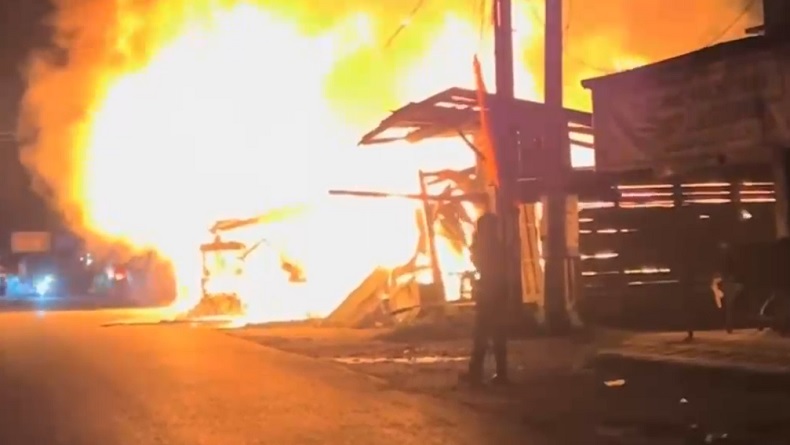 Kebakaran Hebat di Limapuluh Kota, 1 Rumah dan 3 Warung Hangus Dilalap Api