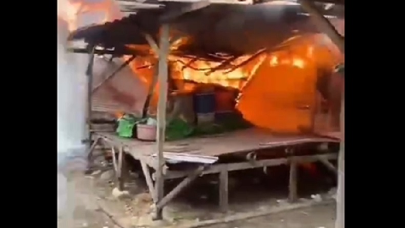 Kebakaran Pasar Tambelangan Sampang, 3 Kios Ludes Dilalap Api