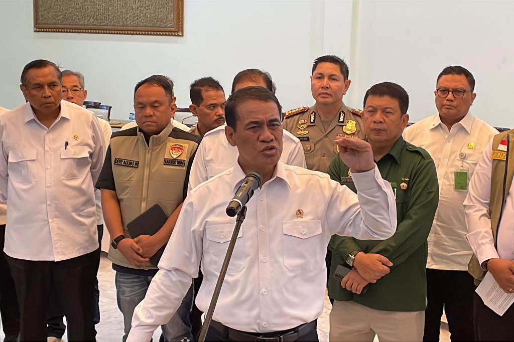 Mentan Amran Copot 8 Pejabat Bulog dan Bapanas Buntut Kasus Pengoplosan Beras SPHP