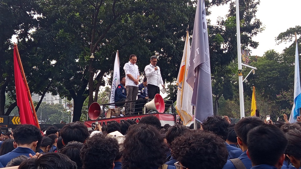 Stafsus Mensesneg Temui Massa Mahasiswa di Kawasan Monas, Janji Sampaikan Tuntutan
