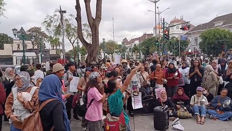 Demo Unik Ibu Berisik di Yogyakarta, Pukul Peralatan Dapur di Titik Nol Kilometer