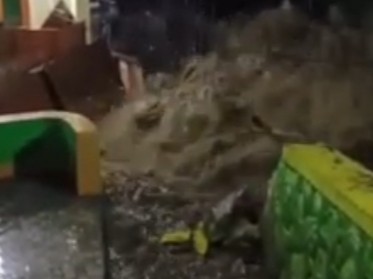 Tembok Sungai Cikalintu Jebol, Banjir Terjang 34 Rumah di Siliwangi Dalam Bandung
