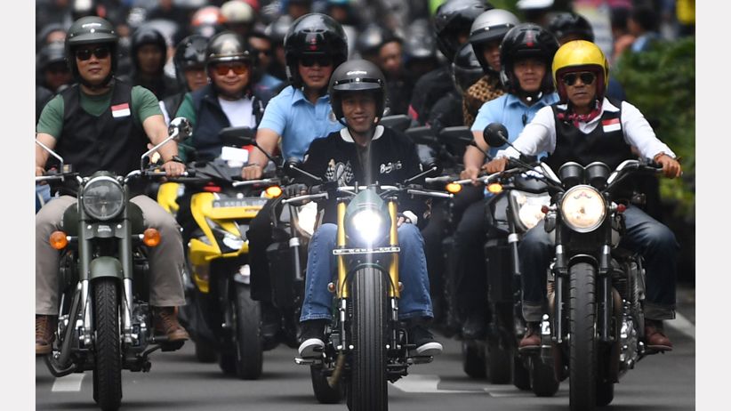 Aksi Presiden Jokowi Touring Motor Bikin Heboh Warga Bandung