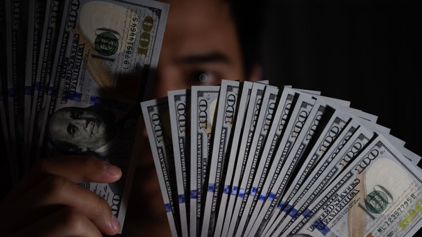 Kasus Positif Covid-19 Terus Bertambah, Dolar AS Melemah 