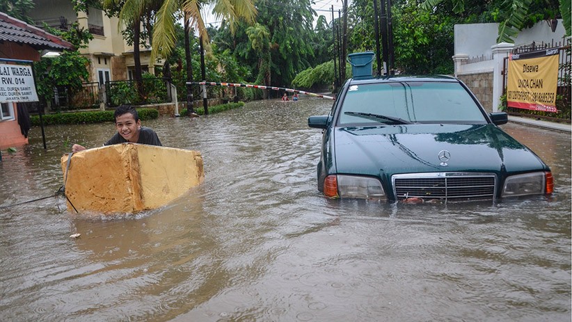 Begini Cara Tepat Menyiasati Mobil yang Terendam Banjir