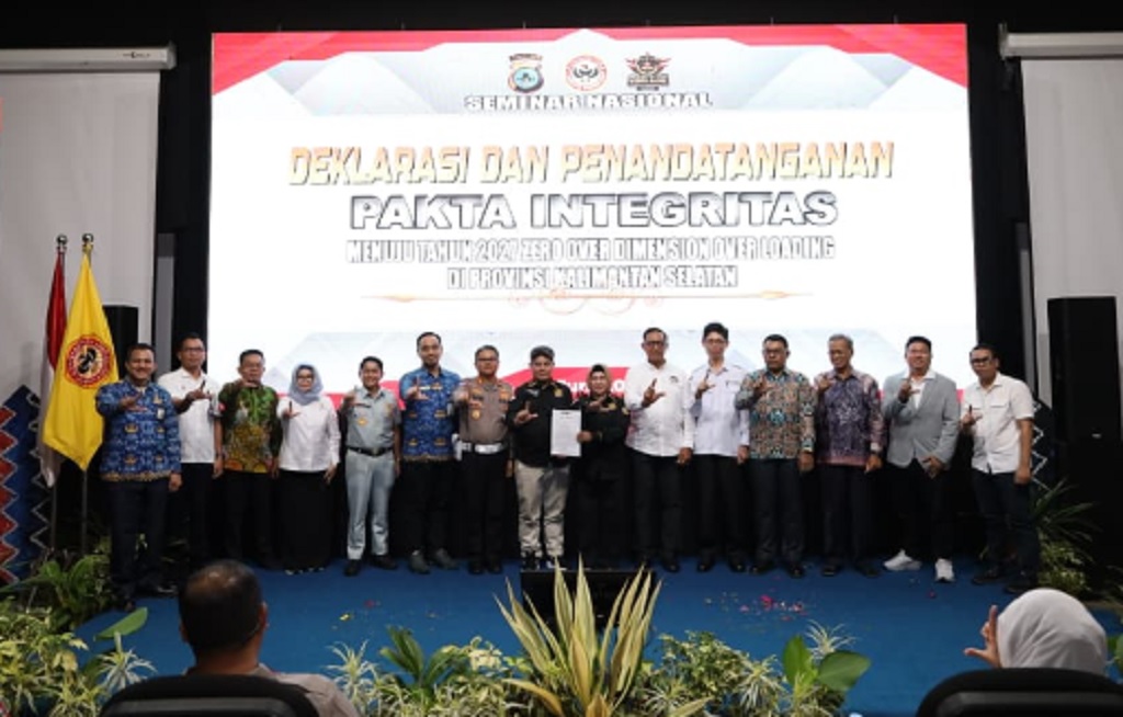 Pusat Studi Kepolisian ULM Inisiasi Deklarasi Bersama Zero ODOL 2027 di Kalsel Pusat Studi Kepolisian ULM Inisiasi Deklarasi Bersama Zero ODOL 2027 di Kalsel