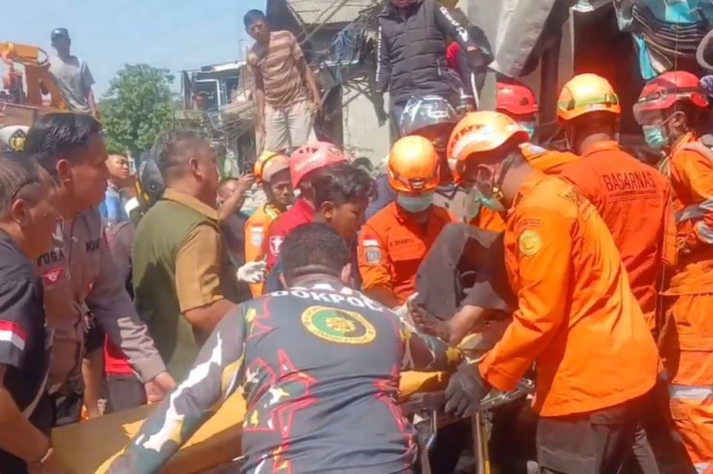 Kronologi Kecelakaan Tewaskan 3 Orang di Pasuruan, Trailer Tabrak 2 Truk dan Sejumlah Pemotor Kronologi Kecelakaan Tewaskan 3 Orang di Pasuruan, Trailer Tabrak 2 Truk dan Sejumlah Pemotor