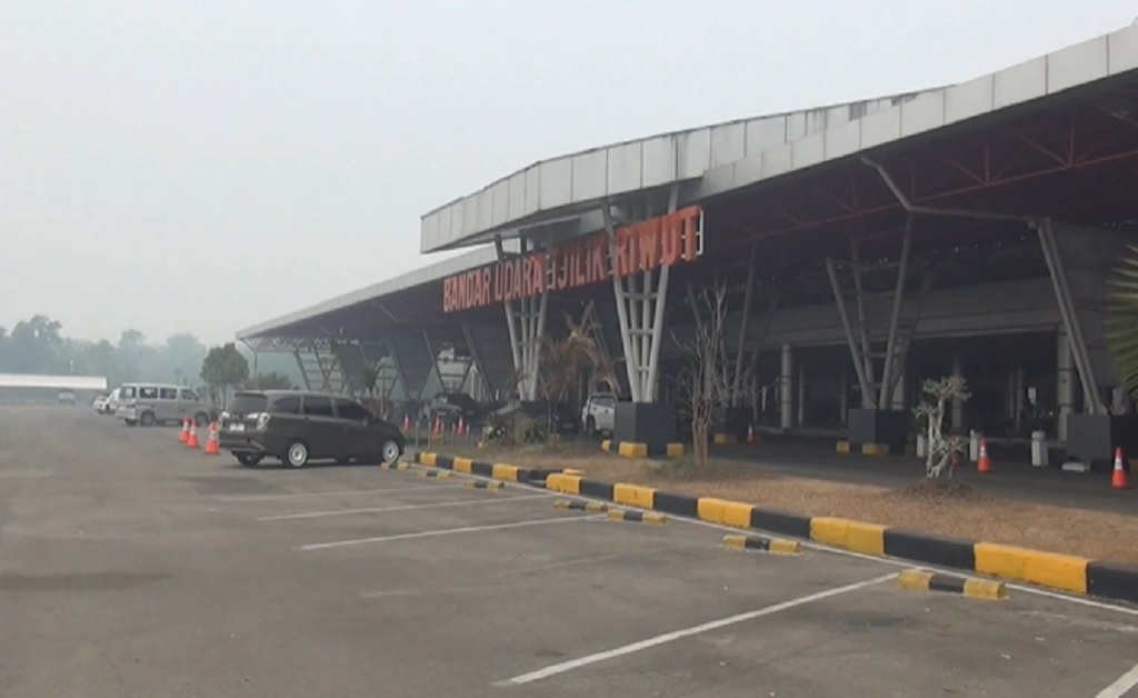 Kabut Asap Karhutla Lumpuhkan Penerbangan di Bandara Tjilik Riwut Palangka Raya Kabut Asap Karhutla Lumpuhkan Penerbangan di Bandara Tjilik Riwut Palangka Raya