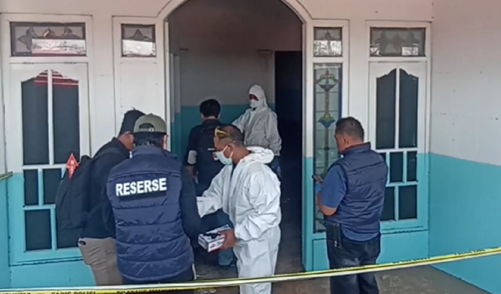 Kendal Gempar! Mayat Pria Tangan Terborgol Ditemukan Membusuk di Lokasi Calon SPPG Kendal Gempar! Mayat Pria Tangan Terborgol Ditemukan Membusuk di Lokasi Calon SPPG