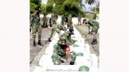 Hari Juang TNI AD 2020, Prajurit Bersihkan TMP Pentadio Gorontalo
