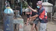 Intip Keseharian Mantan Wali Kota Solo FX Rudy Jadi Tukang Las