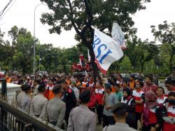 Sandi Sarankan Buruh Sisipkan Atraksi Budaya saat Demo