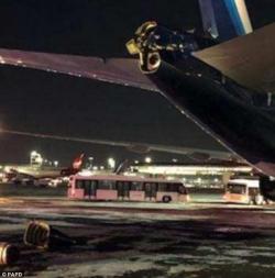 Dua Pesawat Bertabrakan di Bandara John F Kennedy akibat Badai Salju