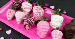Valentine, Berkreasi Membuat Cokelat Stroberi yang Lumer di Mulut