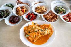 Perpaduan Kuliner Jawa-Sumatera dalam Pernikahan Kahiyang-Bobby