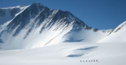 Cerita Mapala UI Gapai Puncak Tertinggi di Antartika, Vinson Massif
