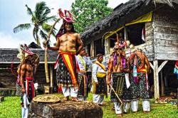 Oleh-Oleh Sumba yang Ikonik, Ukiran Tulang hingga Tenun Ikat