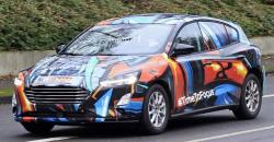 Ditutup Kamuflase Gambar Komik, Ford Focus Tampil Menggoda