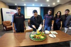 Prestasi Sindonews Meningkat, HT Potong Tumpeng Bersama Karyawan