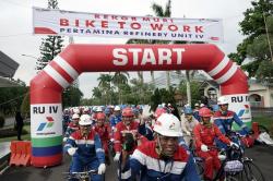 1.129 Pekerja Pertamina Cilacap 'Bike to Work' Dapat Rekor Muri