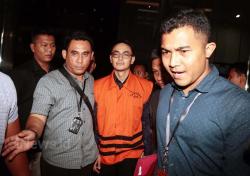 Pakai Rompi Tahanan, Zumi Zola Mendekam di Rutan C1 KPK