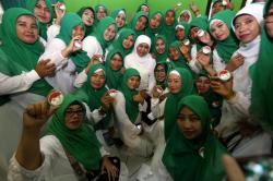 Kader Muslimat NU Doa Bersama Menangkan Khofifah-Emil
