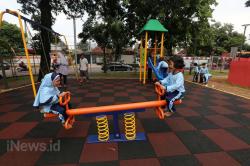 Melihat Keceriaan Anak-Anak Bermain di RPTRA