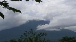 Tremor Mulai Menurun, Gunung Agung Ditutupi Asap Putih 