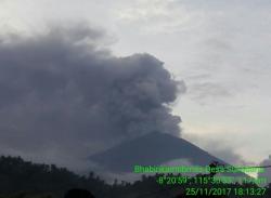 Kembali Meletus, Gunung Agung Lontarkan Abu Setinggi 1.500 Meter