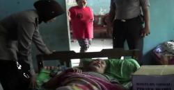Nenek Lumpuh Ini Menangis saat Dikunjungi Anggota Polres Blora