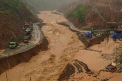 Akses Putus, Bantuan Untuk Korban Banjir Pacitan Tidak Bisa Masuk
