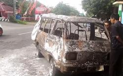 Mobil Pick Up Angkut BBM Terbakar di Jember