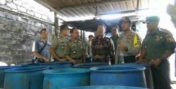 Jelang Tahun Baru Tim Saber Miras Gerebek Belasan Pabrik Arak di Tuban