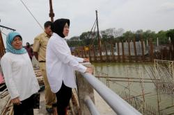 Bangun 7 Rumah Pompa Baru, Risma Optimistis Banjir Teratasi