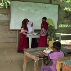 Siswa SDN di Merangin Belajar di Ruang Kelas Mirip Kandang Ternak