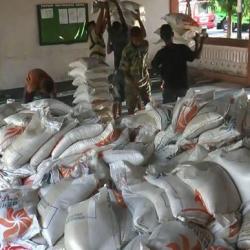 Warga Sikka Flores Kembalikan 31,5 Ton Beras Rastra Berkutu ke Bulog
