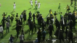 PSM Tumbang, Suporter Mengamuk di Stadion Andi Matalatta