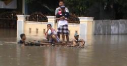 Banjir Setinggi 2 Meter Rendam Puluhan Rumah Warga di Gowa