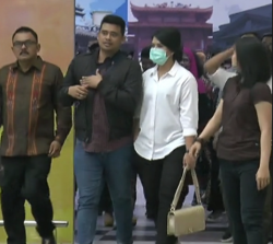 Tiba di Medan, Kahiyang Ayu Langsung Disambut Acara Adat Horuan