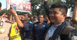 Massa JR Saragih Demo di Kantor Bawaslu Sumut Tuntut Cabut Putusan KPU