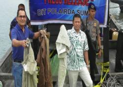 Ditpolair Tangkap Kapal Pengangkut 73 Bal Pakaian Bekas asal Malaysia