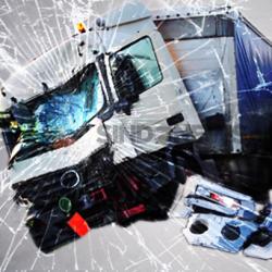 Sopir Kabur, Warga Jarah Muatan Truk CPO yang Jatuh ke Jurang