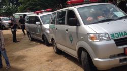 Iring-Iringan Ambulans Tiba di RSUD Tangsel, Tangis Keluarga Pecah