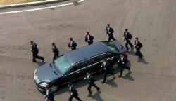 Kim Jong Un Naik Limosin Mercy Dikeliling 12 Pengawal
