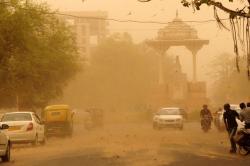 Badai Pasir Terjang India, 77 Orang Tewas