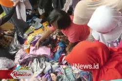 Ibu-Ibu di Banyumas Serbu Baju Bekas Layak Pakai