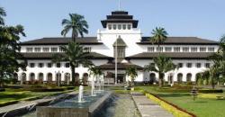 Wisata Bandung, Mengenal Gedung Sate Bersejarah yang Fenomenal