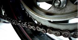 Jangan Lumasi Rantai Motor dengan Oli Bekas, Ini Akibatnya