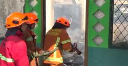 6 Bangunan SMP 50 Bandung Ludes Terbakar, Warga dan Guru Panik
