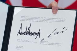 Membaca Karakter Kim Jong Un dan Donald Trump dari Tanda Tangan